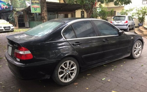 Xe sang Mercedes va BMW gia chi 300 trieu tai Viet Nam-Hinh-8